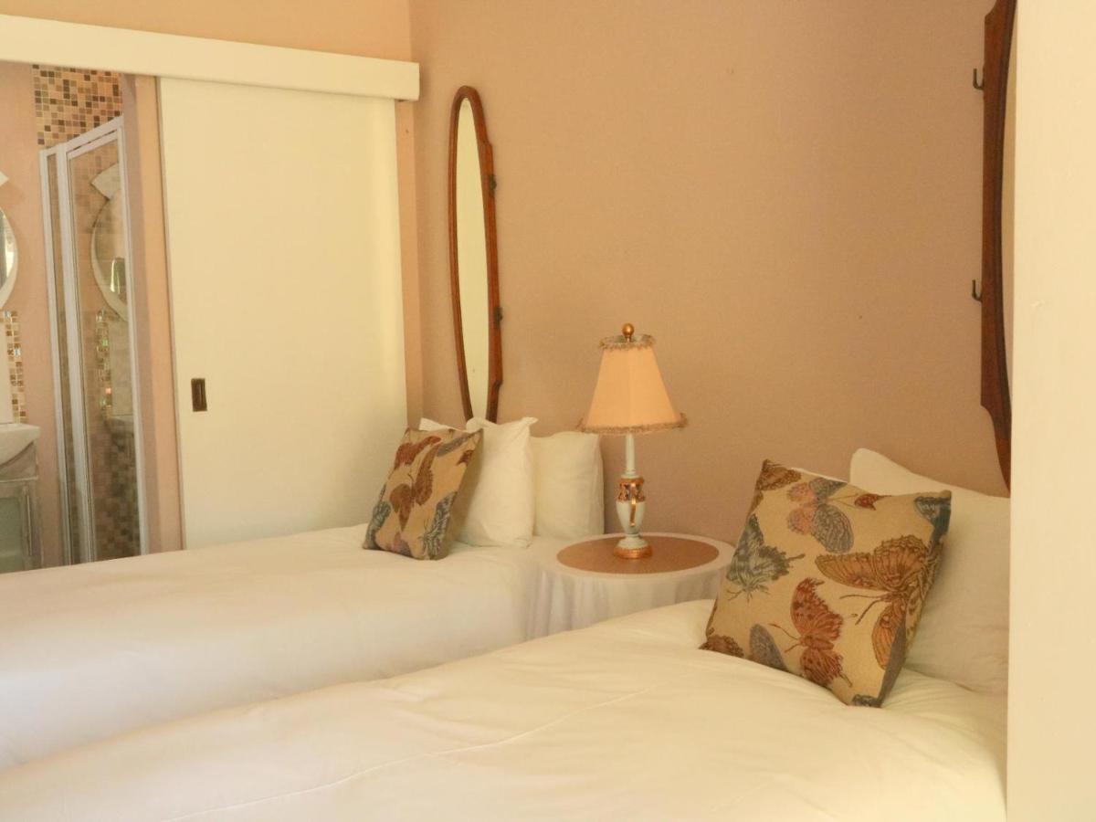 The Boston Guest House Беллвілл Номер фото